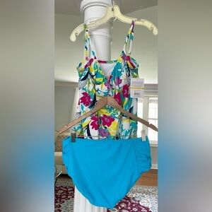 Ocean Ave women’s swim wear . Floral print Tankini top and bottom size medium
